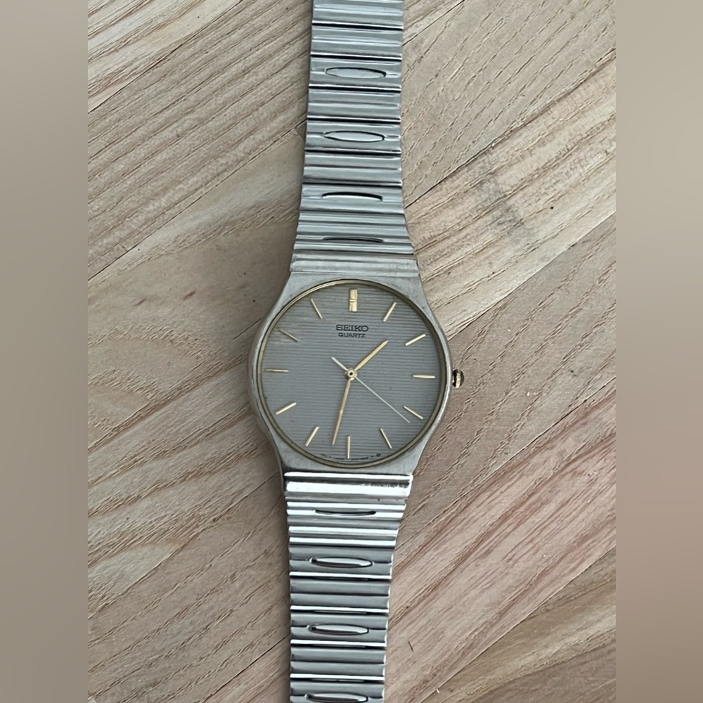 Seiko Men’s Watch Vintage Stainless Adjustable Bracelet Gray and Gold Tone Dial - Picture 6 of 14